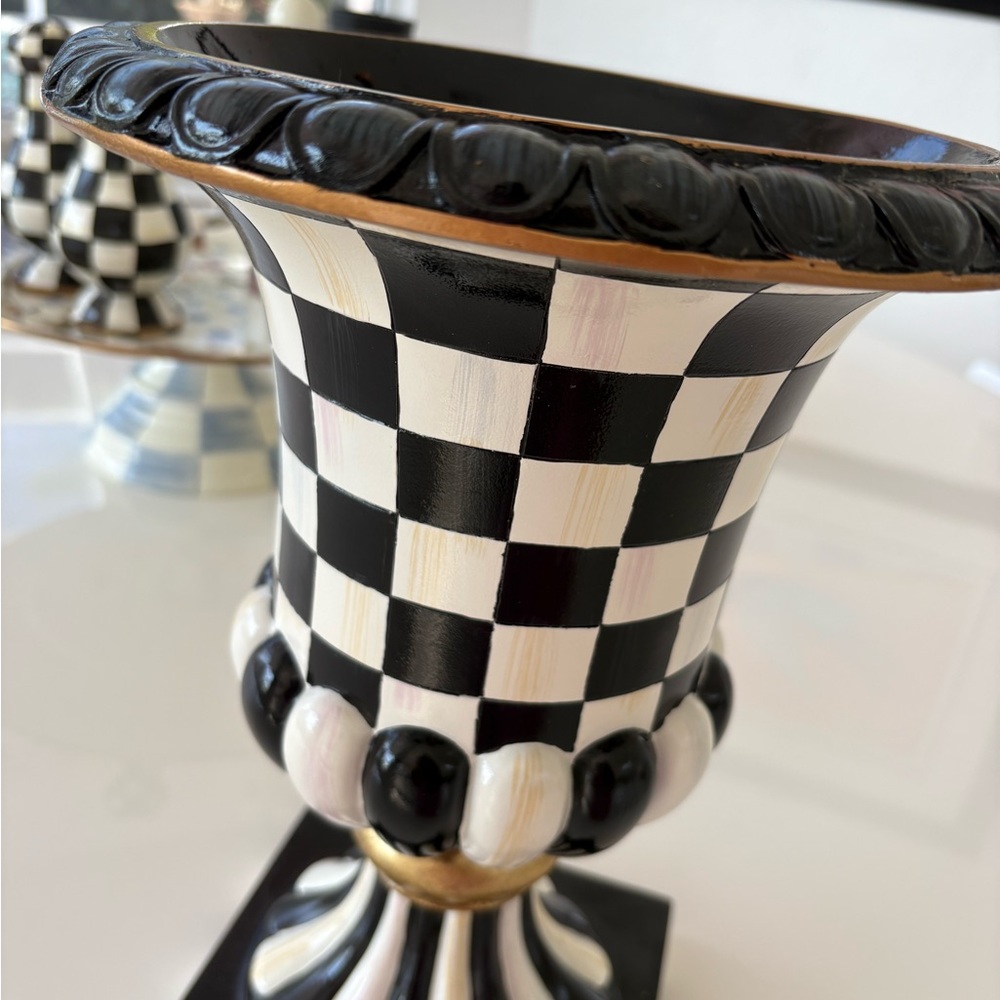 Mackenzie Childs Pedestal Urn courtly check blk/white - Picture 5 of 5